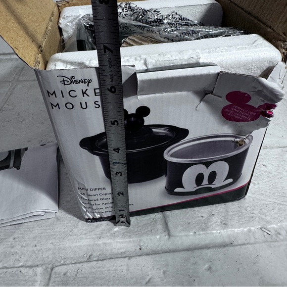 Disney’s Mickey Mouse Mini slow cooker, 20 ounces, new in box - Picture 11 of 13